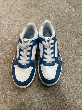 Puma White and Teal Low-Top Sneakers